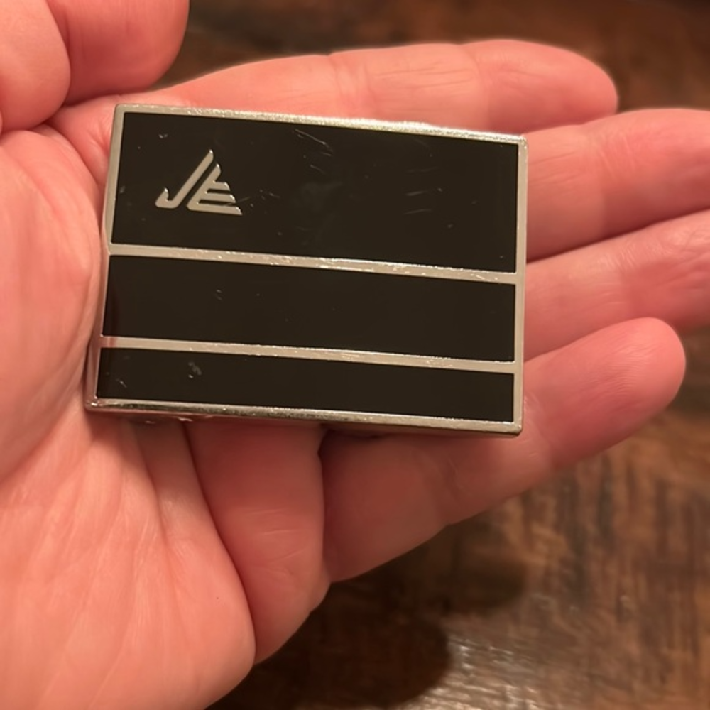 BLACK AND‎ SILVER BELT BUCKLE
